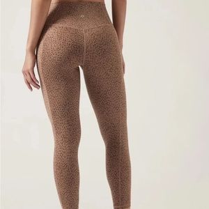 Athleta Salutation Stash 7/8 Tight Shanti Animal Beige Print Women's xs